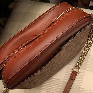 New Authentic Coach couch purse with gold chain. Extremely cute. Never carried.